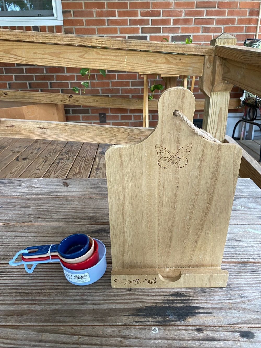Dolly Collection by Dolly Parton 13.8โ Wooden Cookbook Holder w/ Measuring Cups